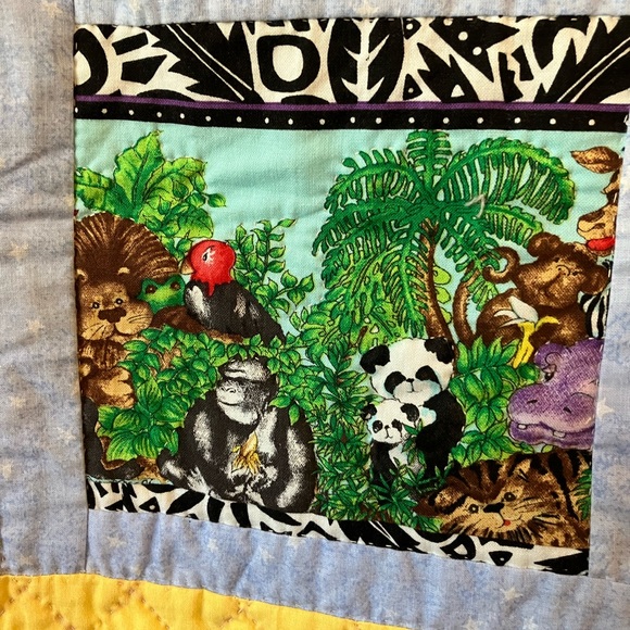 Quilt handmade Reversible blanket for baby or Wall Hanging in the Nursery - Picture 8 of 8